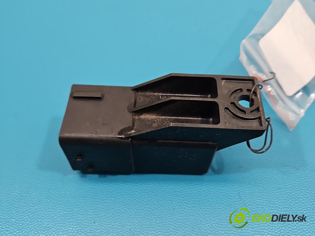 Peugeot 5008 I 2009-2017 1.6 hdi 111KM manual 82 kW 1560 cm3 5- Relé: svíčky: zařicích: 9802424080 (Relé)