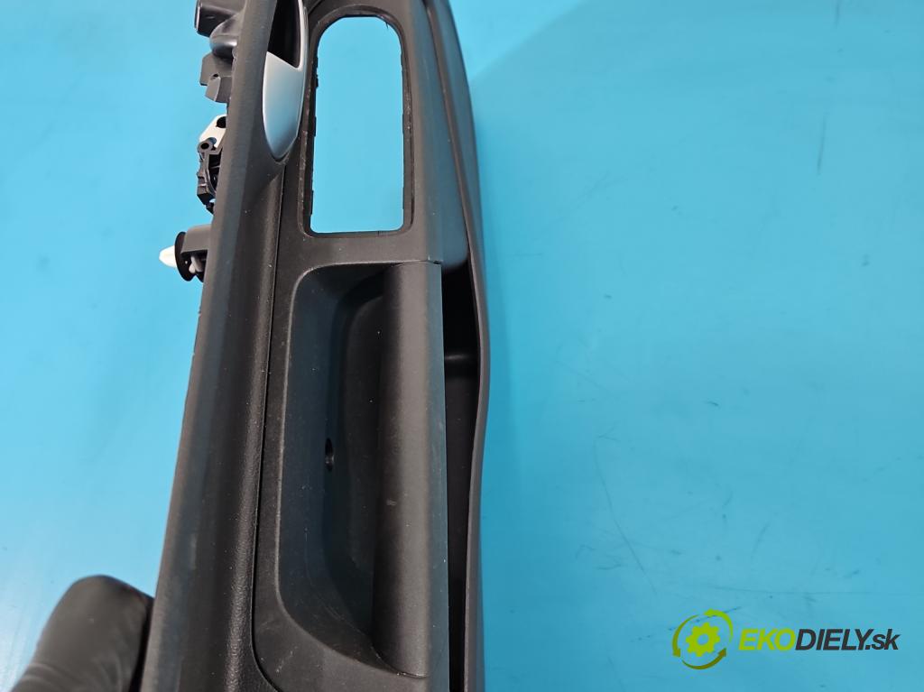 Vw Up! 1.0 MPI 60 HP manual 44 kW 999 cm3 3- Čalounictví: dvere predné ľavé