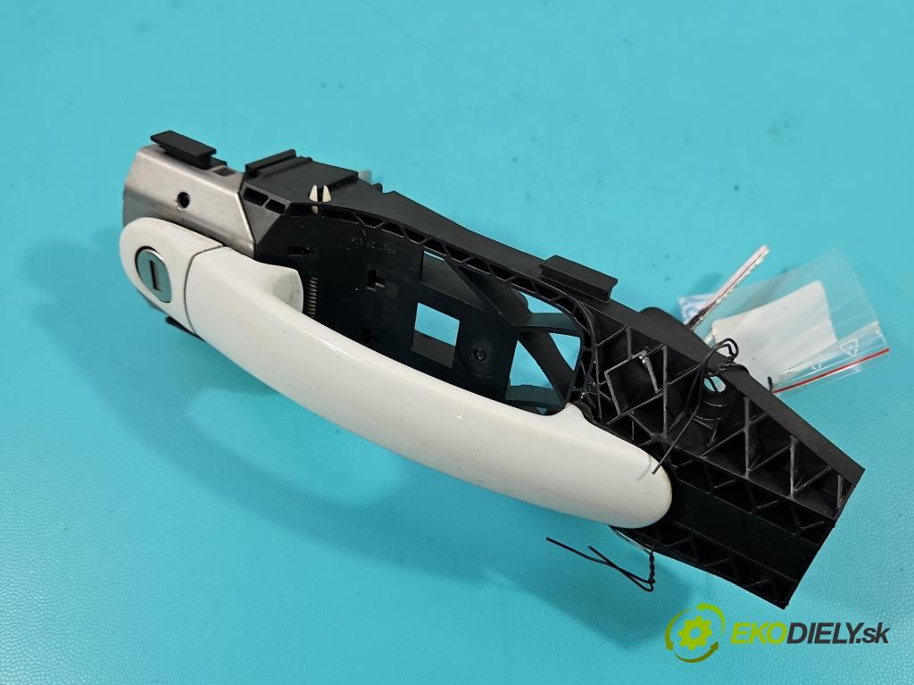 Vw Up! 1.0 MPI 60 HP manual 44 kW 999 cm3 3- rukoväť predné ľavé mimo:  (Kľučka dverí vonkajšia predná ľavá)