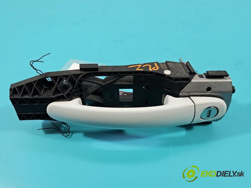 Vw Up! 1.0 MPI 60 HP manual 44 kW 999 cm3 3- rukoväť predné ľavé mimo:  (Kľučka dverí vonkajšia predná ľavá)