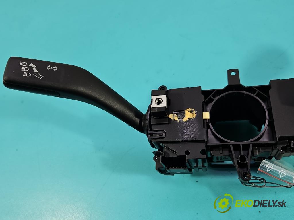 Vw Up! 1.0 MPI 60 HP manual 44 kW 999 cm3 3- prepínač komplex: 1S0953503AP (Prepínacie páčky pod volantom)