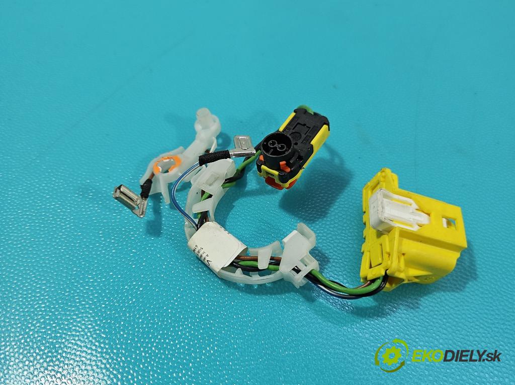 Vw Up 1.0 MPI 60 hp manual 44 kW 999 cm3 3- Balíček: polštáře: Airbag: 5G0971584M