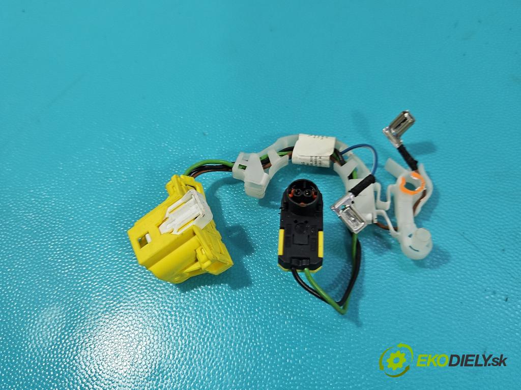 Vw Up 1.0 MPI 60 HP manual 44 kW 999 cm3 3- Zväzok: vankúše: Airbag: 5G0971584M