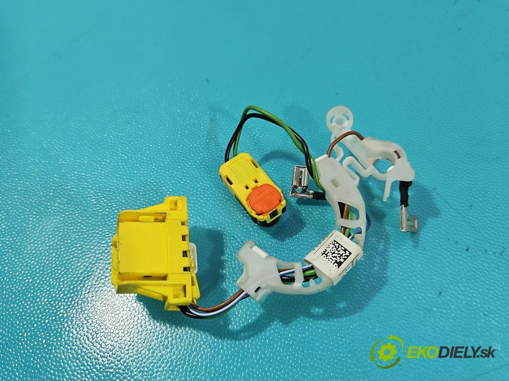 Vw Up 1.0 MPI 60 HP manual 44 kW 999 cm3 3- Zväzok: vankúše: Airbag: 5G0971584M