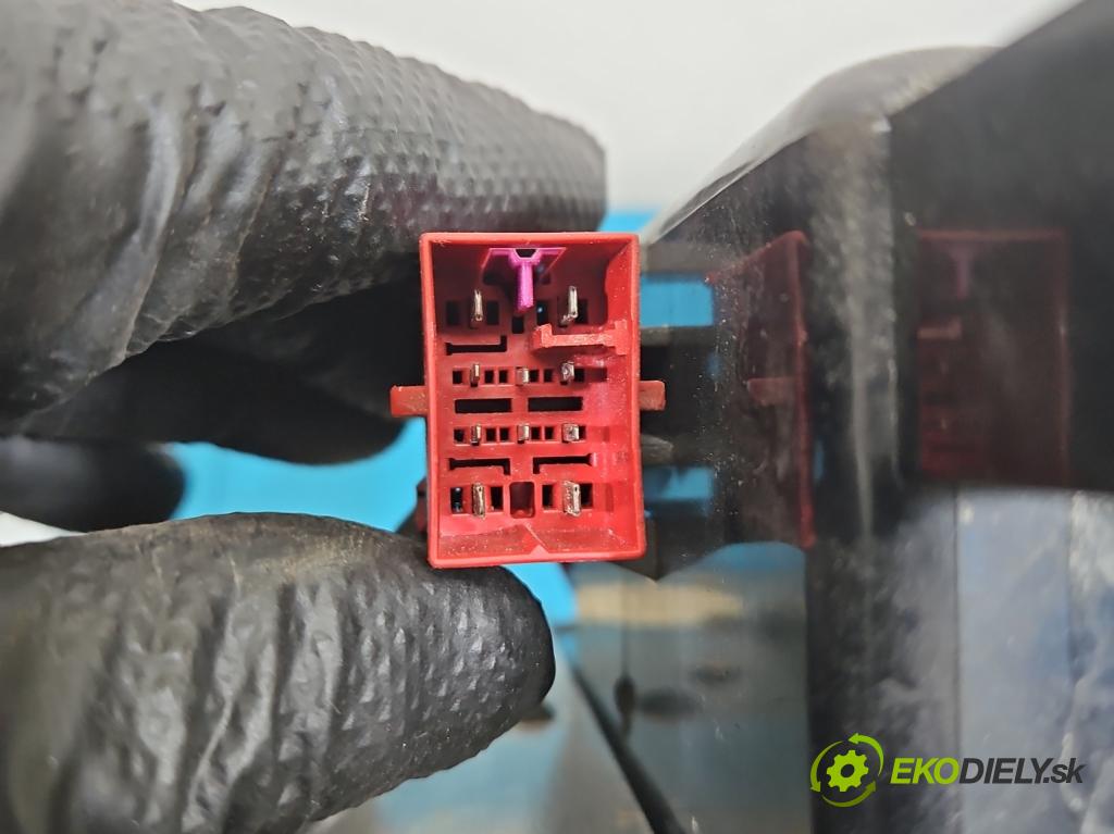 Audi A3 8L 1996-2003 1.8 20V 125 HP manual 92 kW 1781 cm3 5- Subwoofer: 8L0035381G (Audio zariadenie)