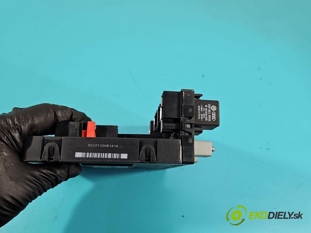 Vw Passat CC 2008-2016 2.0 tdi 170 HP manual 125 kW 1968 cm3 4- riadiaca jednotka ostatné 3C8937049E