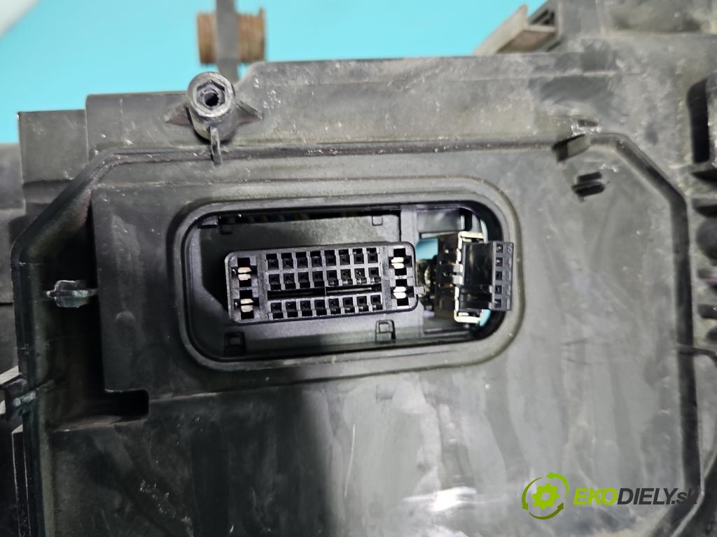 Vw Passat CC 2008-2016 2.0 tdi 170 HP manual 125 kW 1968 cm3 4- Reflektor: pravý 3C8941752C (Svetlo predné pravé)