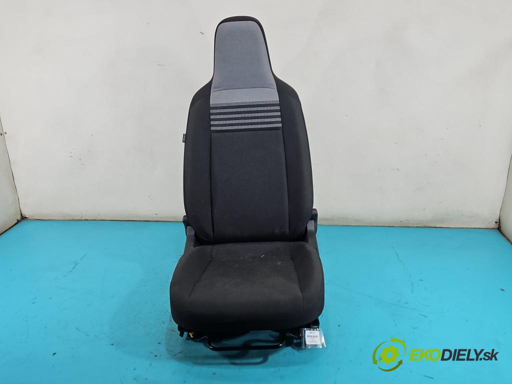 Vw Up 1.0 MPI 60 HP manual 44 kW 999 cm3 3- Sedačka pravý  (Sedadlo)