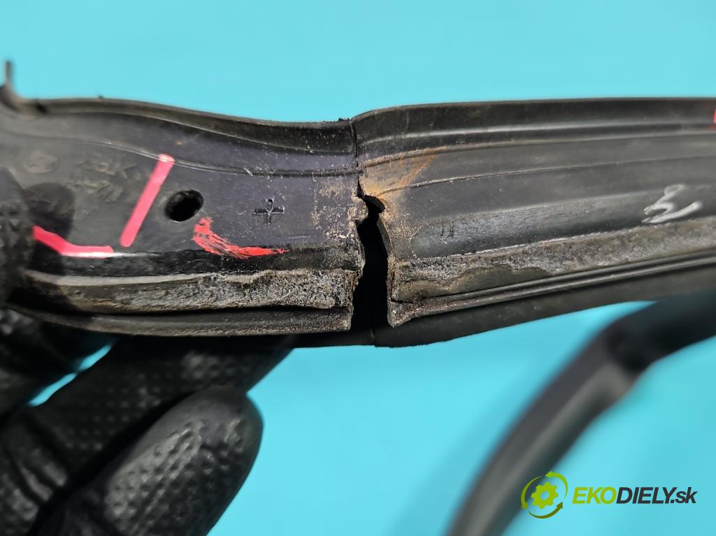 Ford B-Max  1.0 T 101 HP manual 74 kW 998 cm3 5- Těsnění: ostatné AV11-R25314A