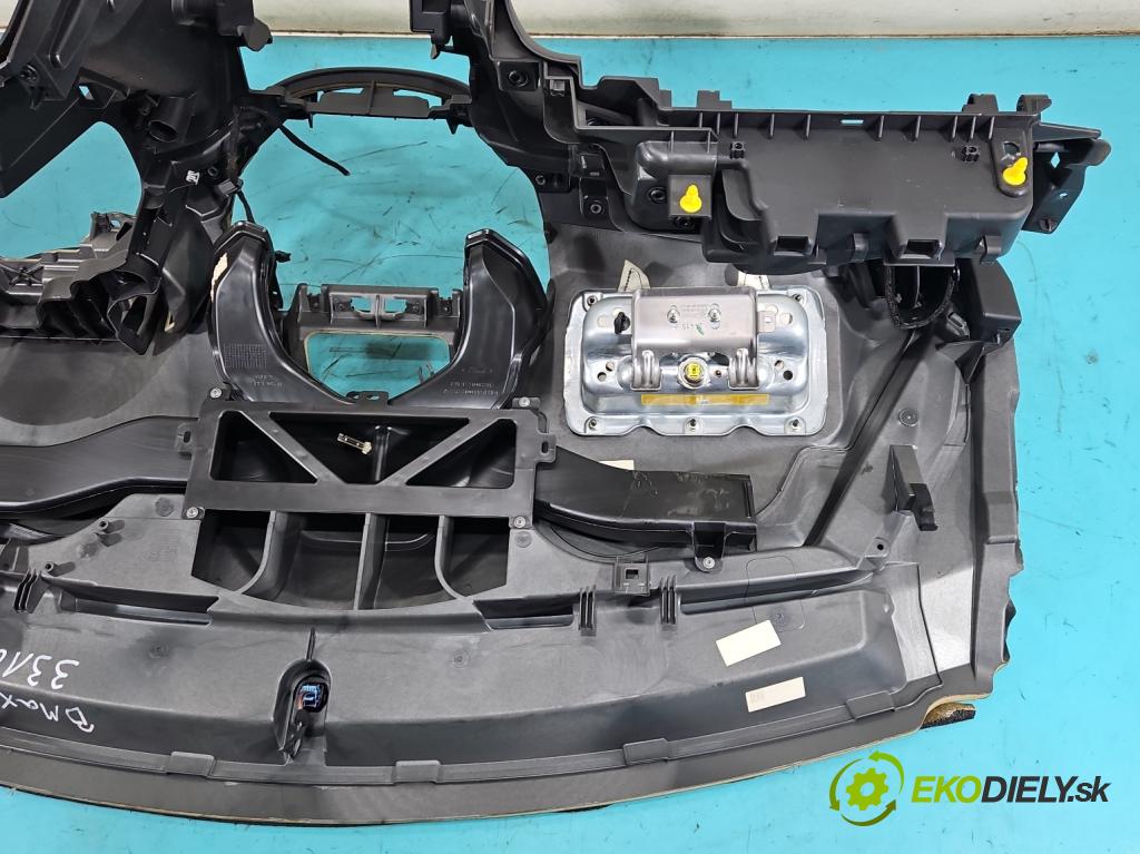 Ford B-Max  1.0 T 101 HP manual 74 kW 998 cm3 5- kokpit,pristrojová doska rozdeľovacia