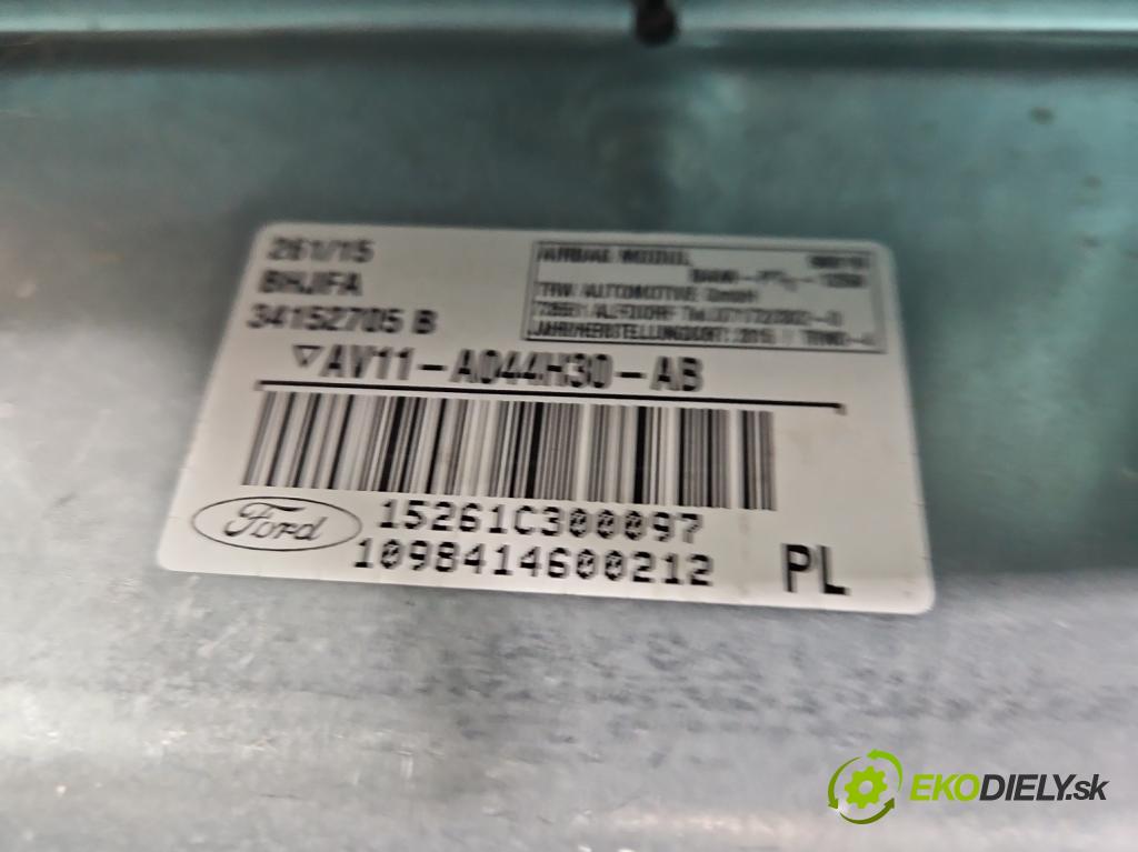 Ford B-Max  1.0 T 101 HP manual 74 kW 998 cm3 5- kokpit,pristrojová doska rozdeľovacia