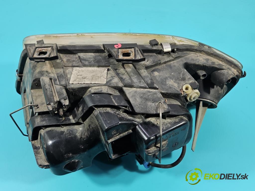 Audi A6 C5 1997-2004 1.9 tdi 131 HP manual 96 kW 1896 cm3 5- Reflektor: pravý  (Svetlo predné pravé)