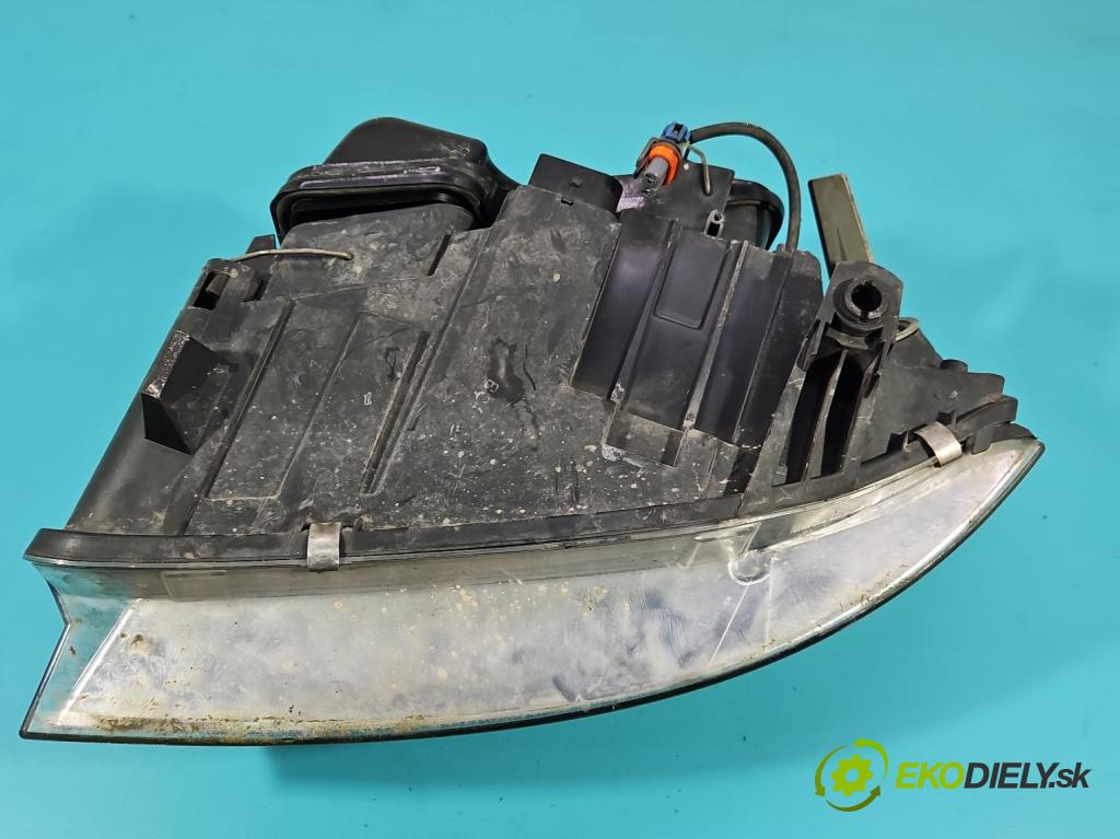 Audi A6 C5 1997-2004 1.9 tdi 131 HP manual 96 kW 1896 cm3 5- Reflektor: pravý  (Svetlo predné pravé)