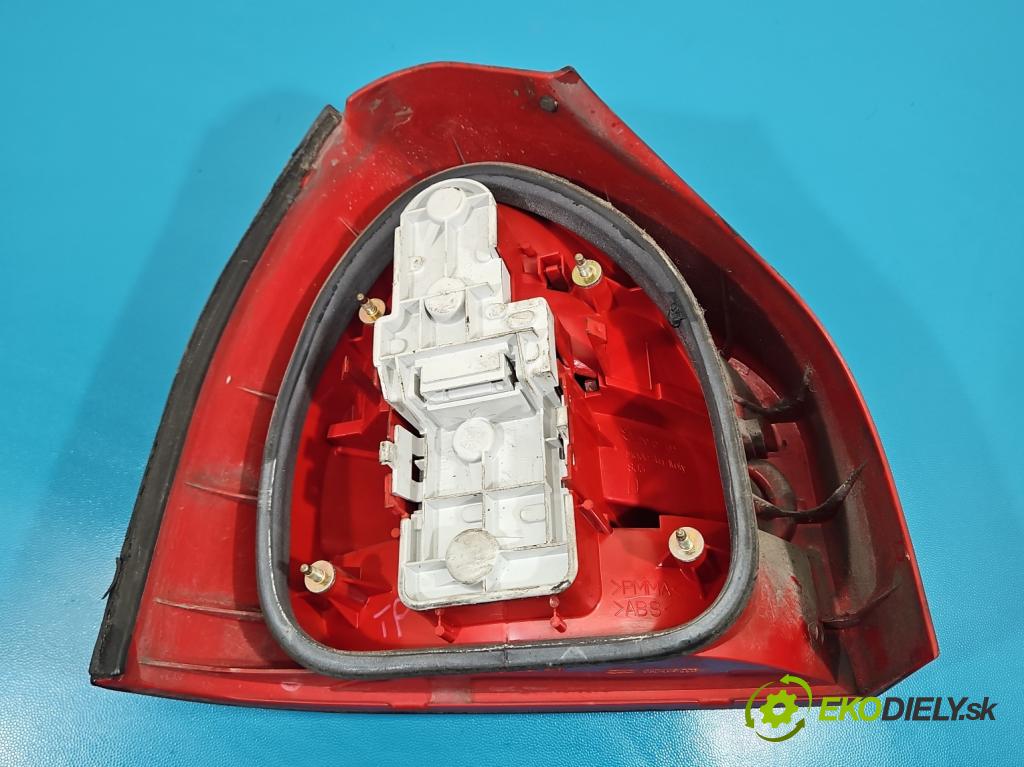 Audi A3 8L 1996-2003 1.6 SR 101 HP manual 74 kW 1595 cm3 3- svetlo / reflektor zadné pravé  (Kľučka dverí ostatné)