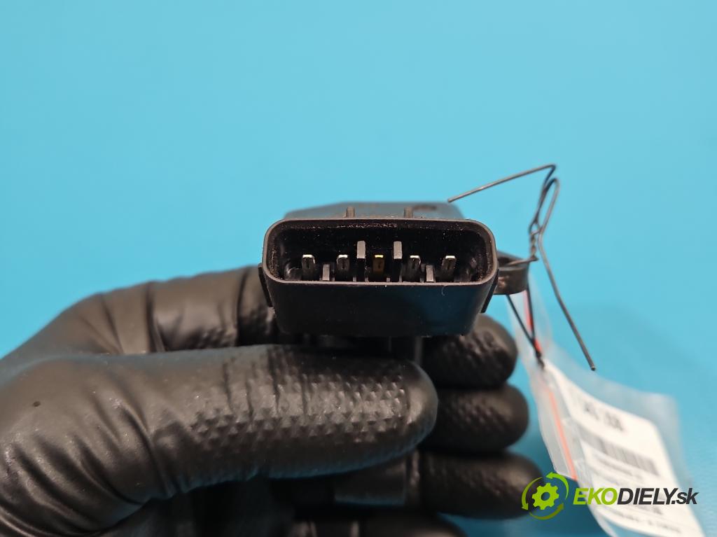 Toyota Corolla E11 1997-2002 1.4 vvti 97KM manual 71 kW 1398 cm3 5- průtokoměr: 22204-15010 (Váha vzduchu)