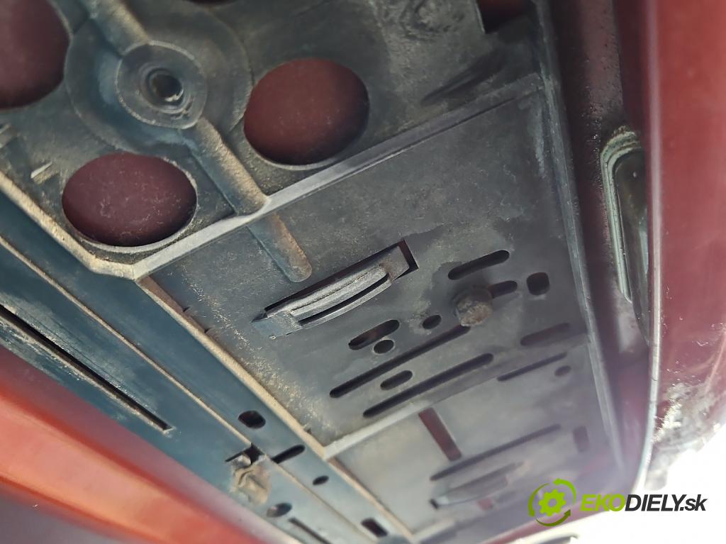 Toyota Corolla E11 1997-2002 1.4 vvti 97KM manual 71 kW 1398 cm3 5- zadní kufrové dveře  (Zadní kapota (kufr))