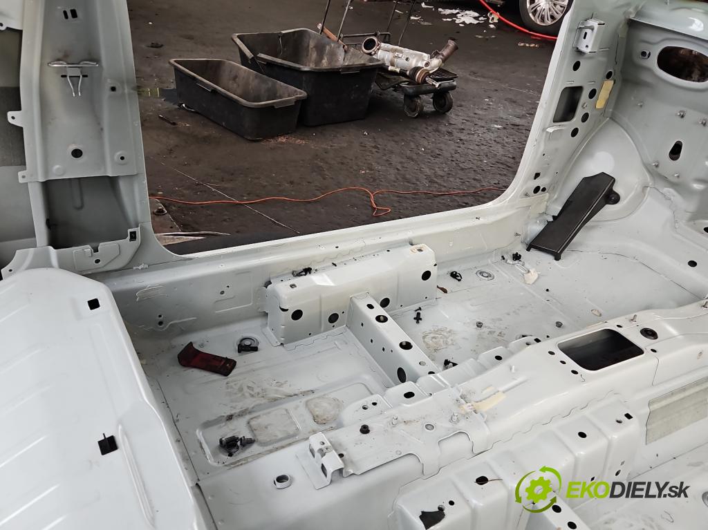 Vw Up 1.0 MPI 60 hp manual 44 kW 999 cm3 3- blatnik zadní levý
