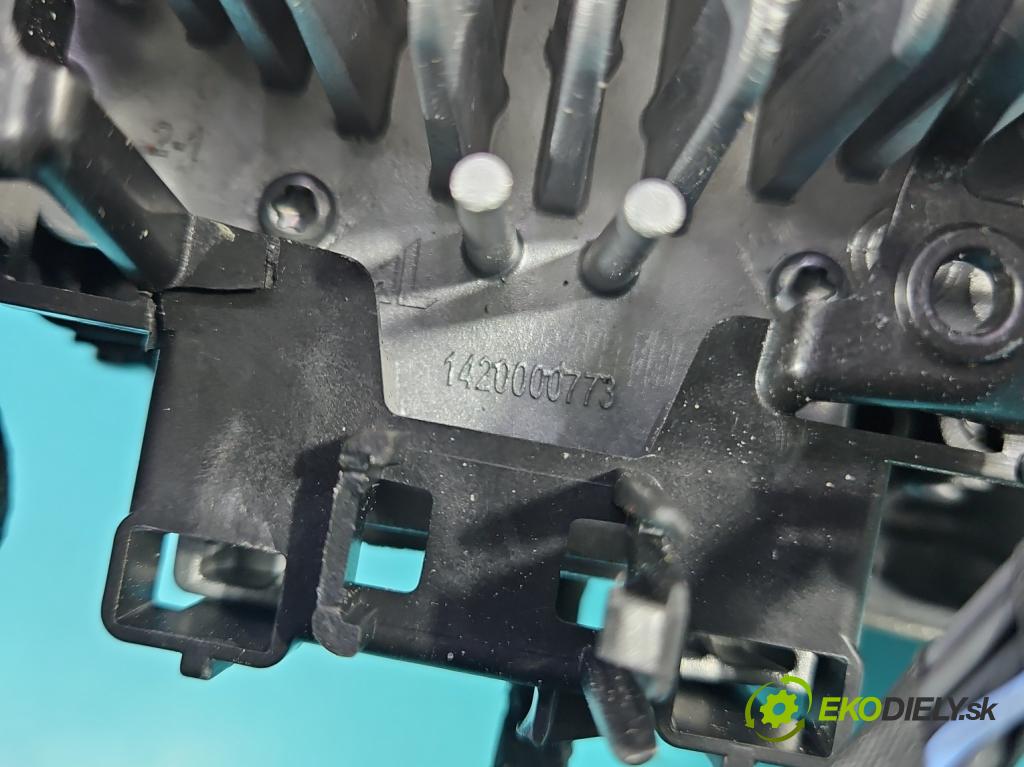 Opel Grandland 2017–2024 1.2 T 131 hp automatic 96 kW 1199 cm3 5- čočka reflektor: pravé části