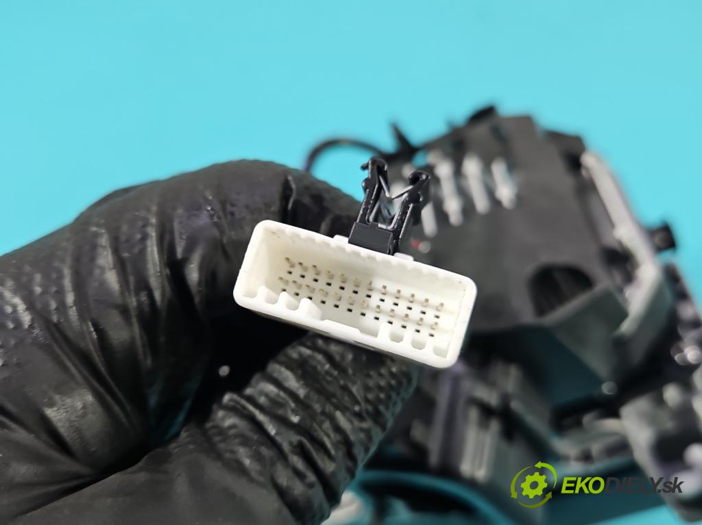 Opel Grandland 2017–2024 1.2 T 131 hp automatic 96 kW 1199 cm3 5- čočka reflektor: pravé části