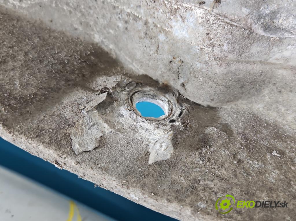 Bmw 5 E39 1996-2003 2.0 R6 150 HP manual 110 kW 1991 cm3 4- nárazník predné  (Kľučka dverí ostatné)