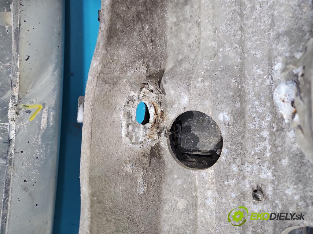 Bmw 5 E39 1996-2003 2.0 R6 150 HP manual 110 kW 1991 cm3 4- nárazník predné  (Kľučka dverí ostatné)