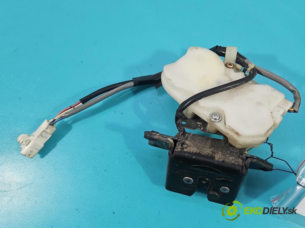 Toyota Avensis Verso 2001-2009 2.0 vvti 150 HP manual 110 kW 1998 cm3 5- zámok kufrové dvere zadné