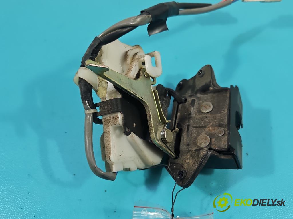 Toyota Avensis Verso 2001-2009 2.0 vvti 150 HP manual 110 kW 1998 cm3 5- zámok kufrové dvere zadné