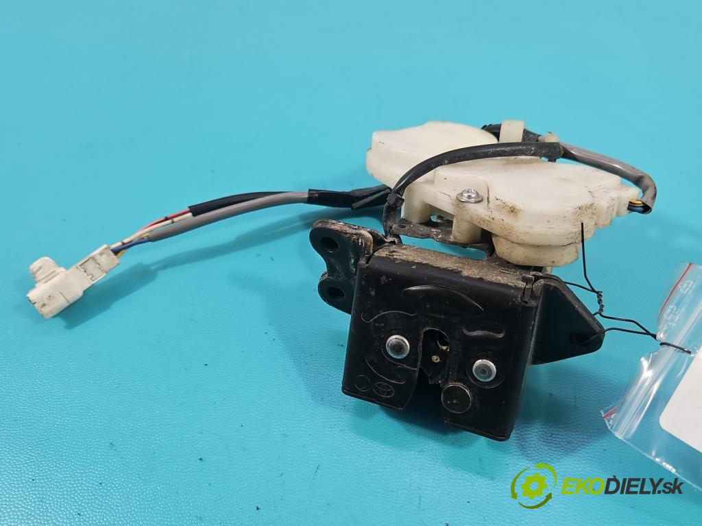 Toyota Avensis Verso 2001-2009 2.0 vvti 150 HP manual 110 kW 1998 cm3 5- zámok kufrové dvere zadné 