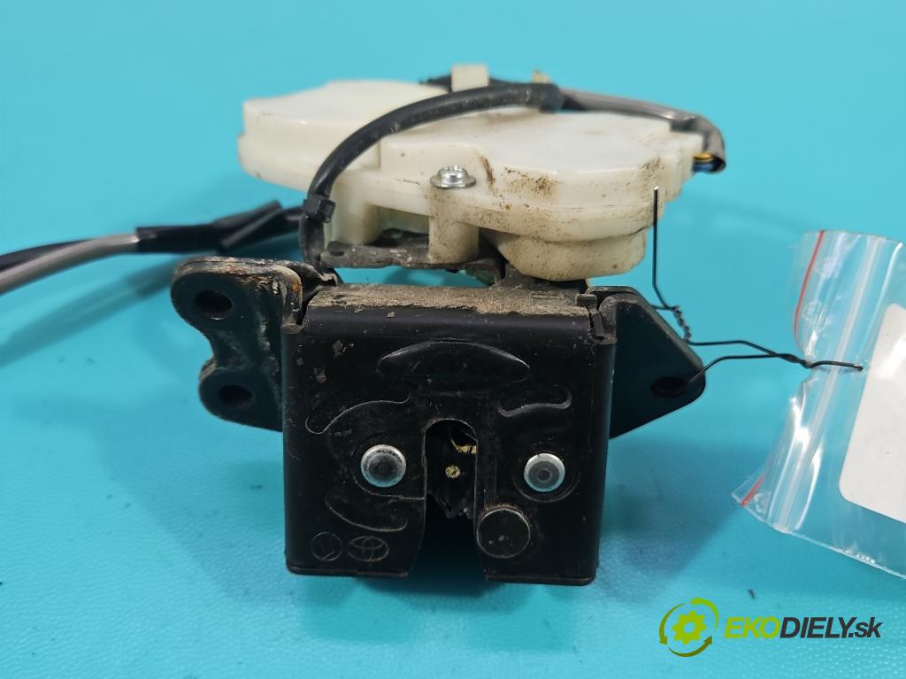 Toyota Avensis Verso 2001-2009 2.0 vvti 150 HP manual 110 kW 1998 cm3 5- zámok kufrové dvere zadné