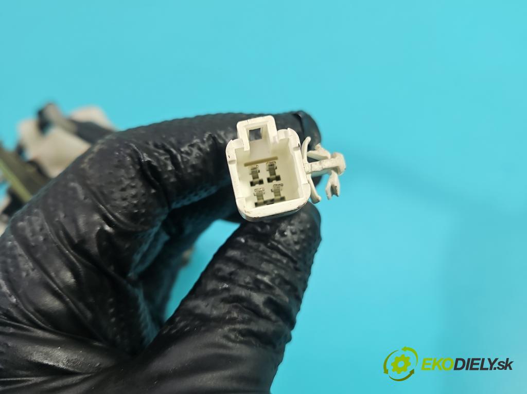 Toyota Avensis Verso 2001-2009 2.0 vvti 150 HP manual 110 kW 1998 cm3 5- zámok kufrové dvere zadné