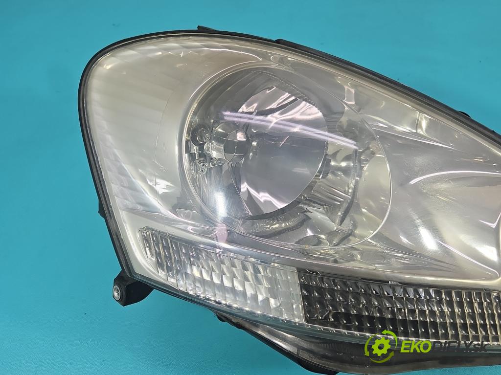 Toyota Avensis Verso 2001-2009 2.0 vvti 150 HP manual 110 kW 1998 cm3 5- Reflektor: pravý  (Svetlo predné pravé)