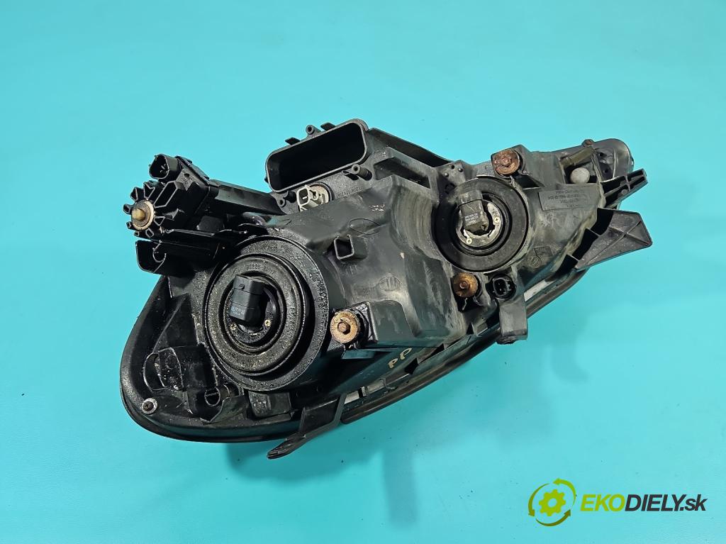 Toyota Avensis Verso 2001-2009 2.0 vvti 150 HP manual 110 kW 1998 cm3 5- Reflektor: pravý  (Svetlo predné pravé)