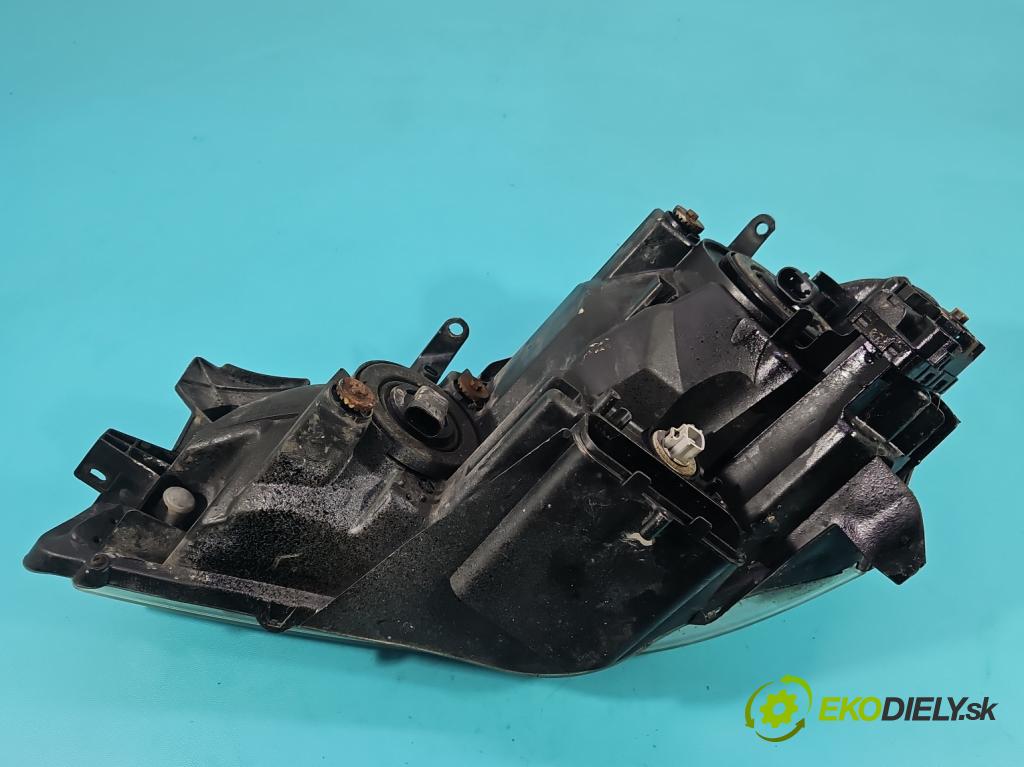 Toyota Avensis Verso 2001-2009 2.0 vvti 150 HP manual 110 kW 1998 cm3 5- Reflektor: pravý  (Svetlo predné pravé)