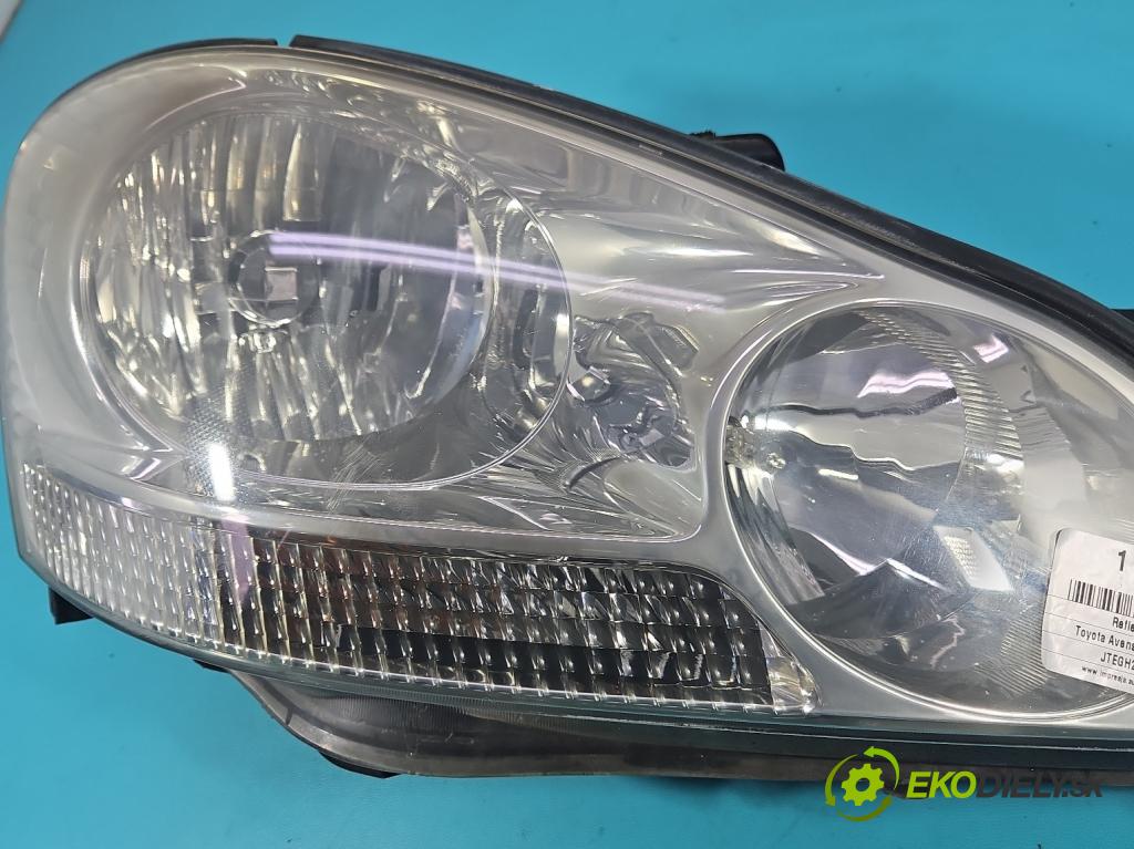 Toyota Avensis Verso 2001-2009 2.0 vvti 150 HP manual 110 kW 1998 cm3 5- Reflektor: pravý  (Svetlo predné pravé)