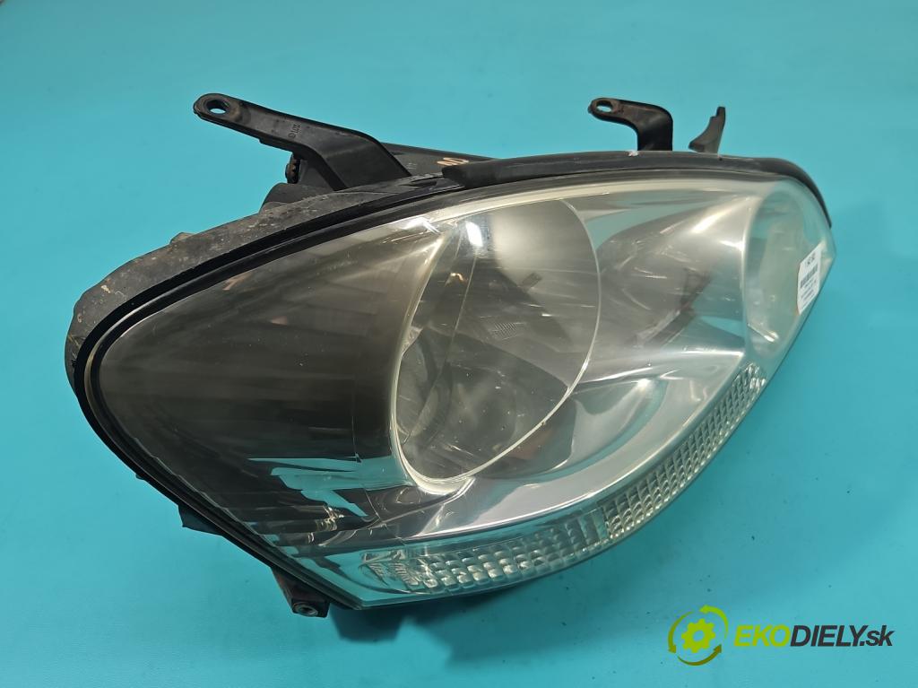 Toyota Avensis Verso 2001-2009 2.0 vvti 150 HP manual 110 kW 1998 cm3 5- Reflektor: pravý  (Svetlo predné pravé)