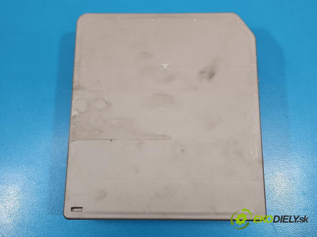 Renault Clio III 2005-2012 1.5 dci 68 hp manual 50 kW 1461 cm3 3- skříňka pojistková 8200587123 (Pojistková skříňka)