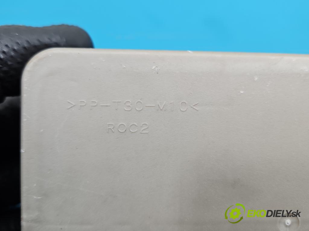 Renault Clio III 2005-2012 1.5 dci 68 hp manual 50 kW 1461 cm3 3- skříňka pojistková 8200587123 (Pojistková skříňka)