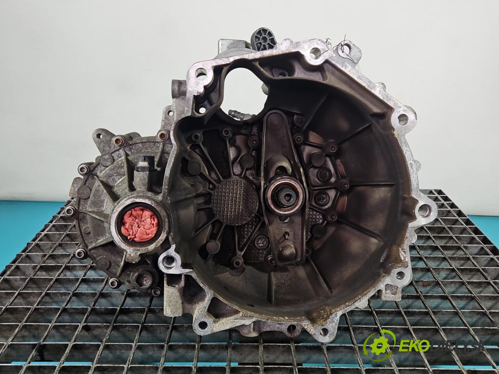 Vw Up 1.0 MPI 60 HP manual 44 kW 999 cm3 3- prevodovka stupeň,rýchlosť manual UDA