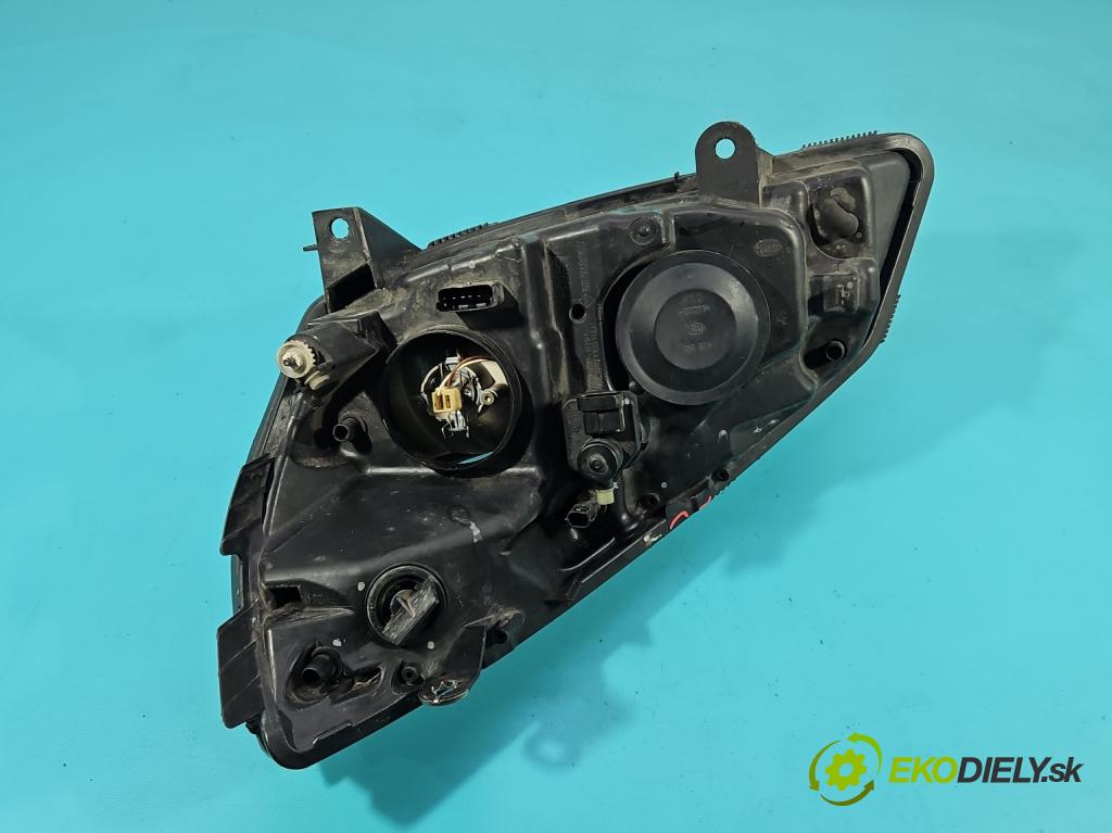 Renault Scenic II 2003-2009 1.5 dci 101 HP manual 74 kW 1461 cm3 5- Reflektor: pravý  (Svetlo predné pravé)