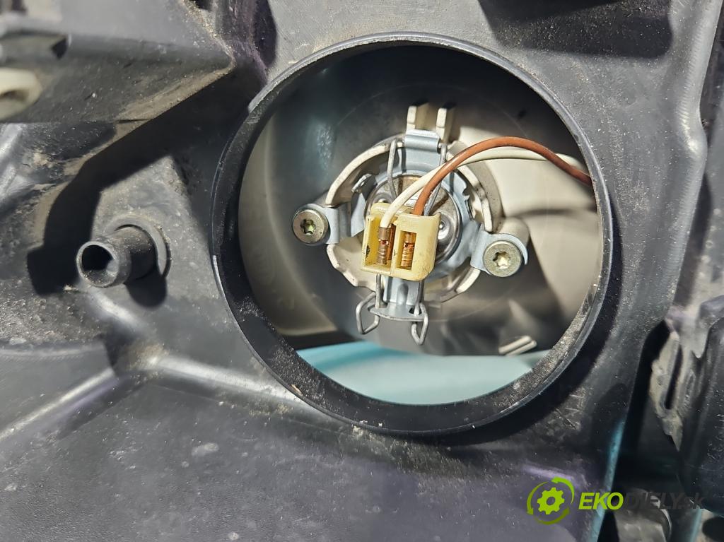 Renault Scenic II 2003-2009 1.5 dci 101 HP manual 74 kW 1461 cm3 5- Reflektor: pravý  (Svetlo predné pravé)