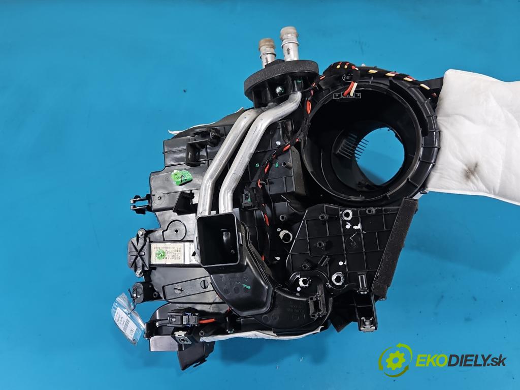 Peugeot 2008 II 2019- 1.2 12V 131 hp automatic 96 kW 1199 cm3 5- radiátor 9830697880 (Radiátor topení)