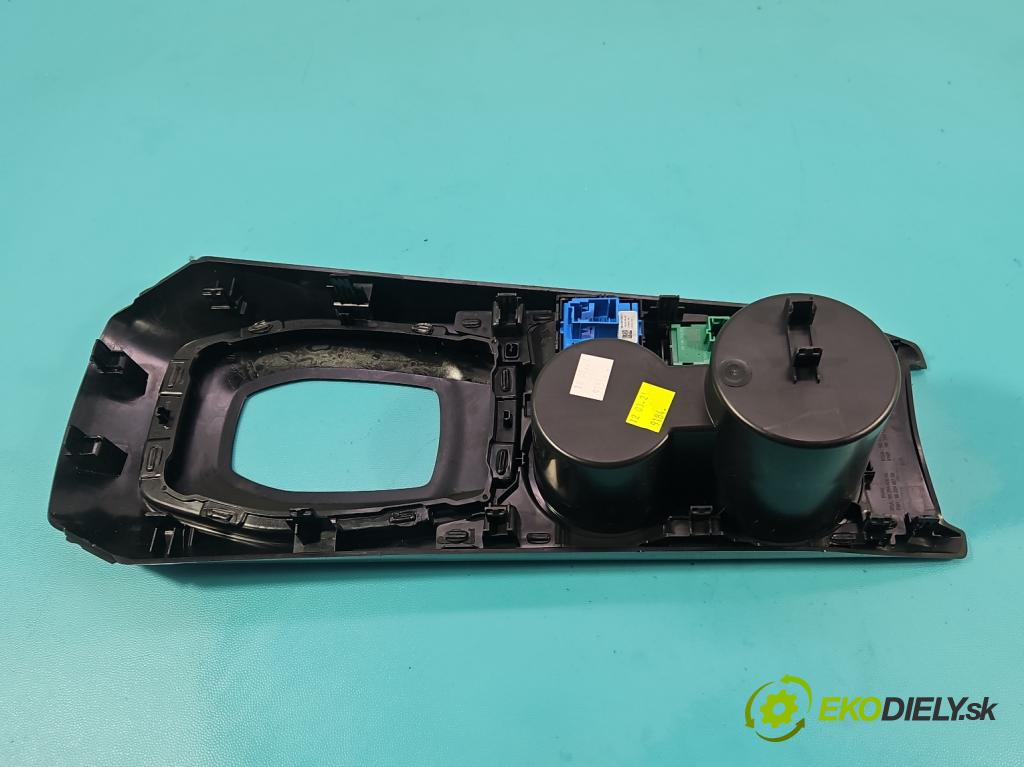 Peugeot 2008 II 2019- 1.2 12V 131 HP automatic 96 kW 1199 cm3 5- Rukojeť: na nápoje: 9829400680 (Držiak (úchyt) na nápoje)