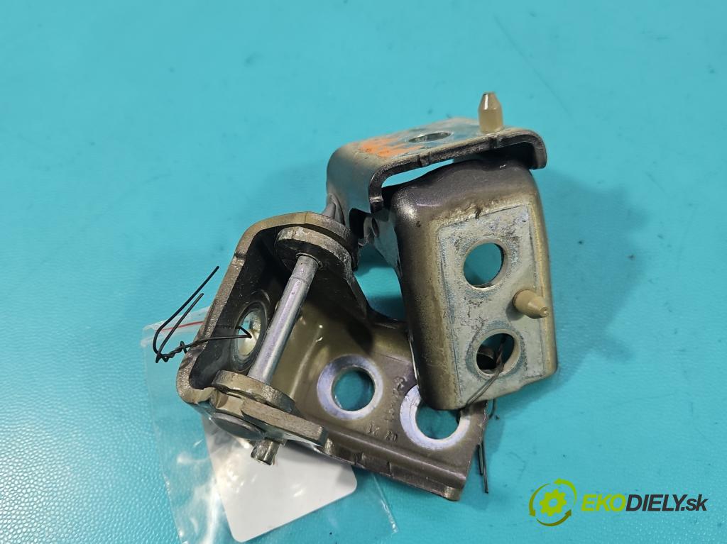 Peugeot 2008 II 2019- 1.2 12V 131 hp automatic 96 kW 1199 cm3 5- Závěs: dveře přední pravý 