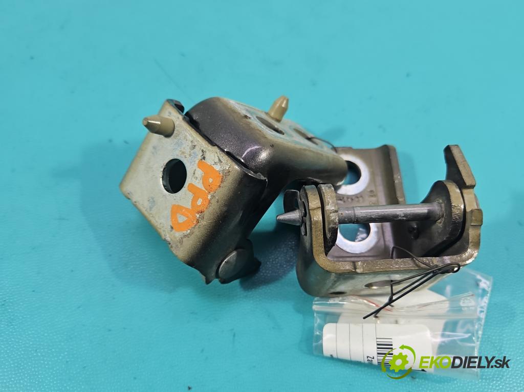 Peugeot 2008 II 2019- 1.2 12V 131 hp automatic 96 kW 1199 cm3 5- Závěs: dveře přední pravý