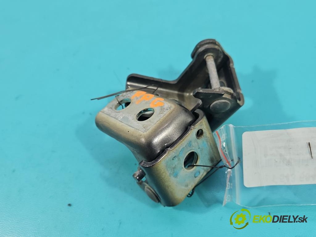 Peugeot 2008 II 2019- 1.2 12V 131 hp automatic 96 kW 1199 cm3 5- Závěs: dveře přední pravý