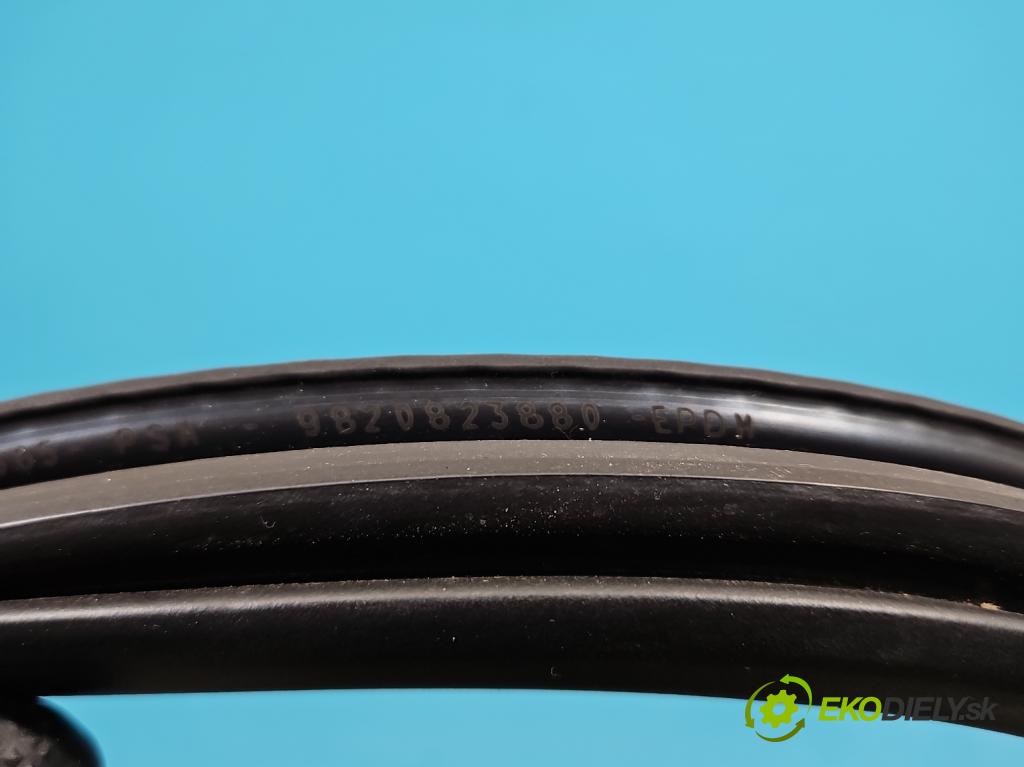 Peugeot 2008 II 2019- 1.2 12V 131 hp automatic 96 kW 1199 cm3 5- Těsnění: dveře přední pravé 9820823880