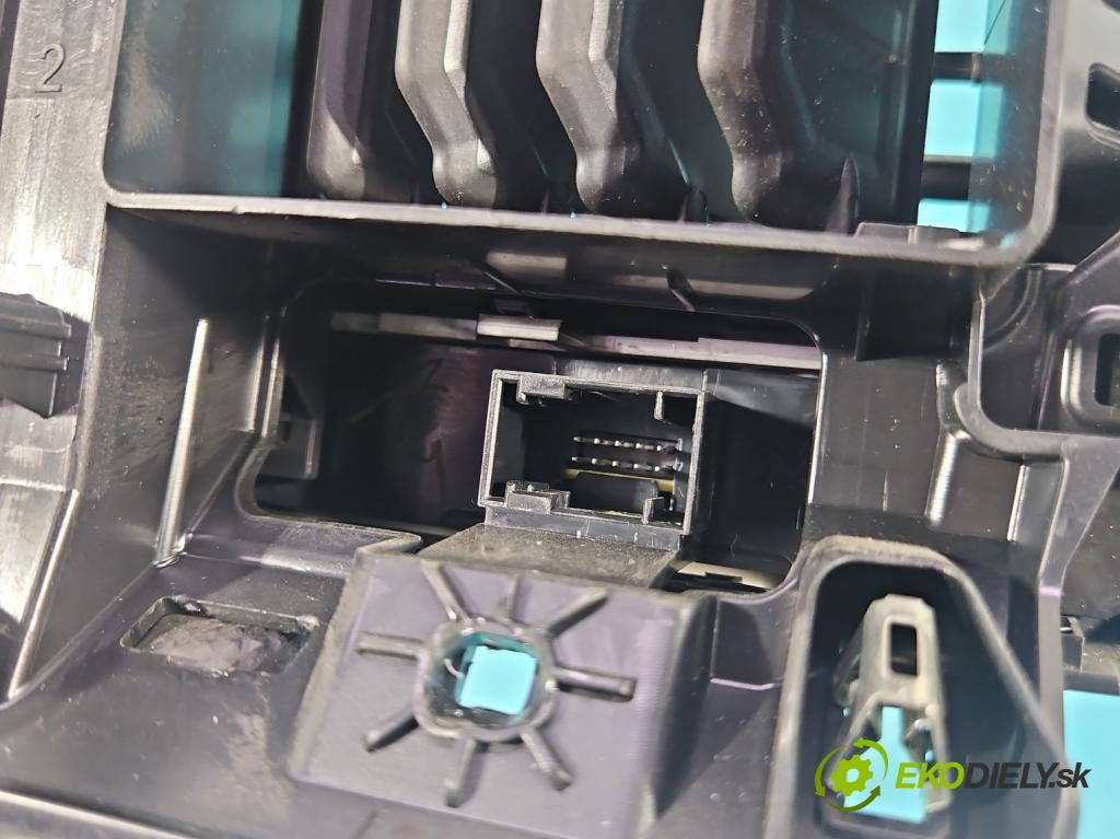 Peugeot 2008 II 2019- 1.2 12V 131 HP automatic 96 kW 1199 cm3 5- panel kúrenia 9823457080