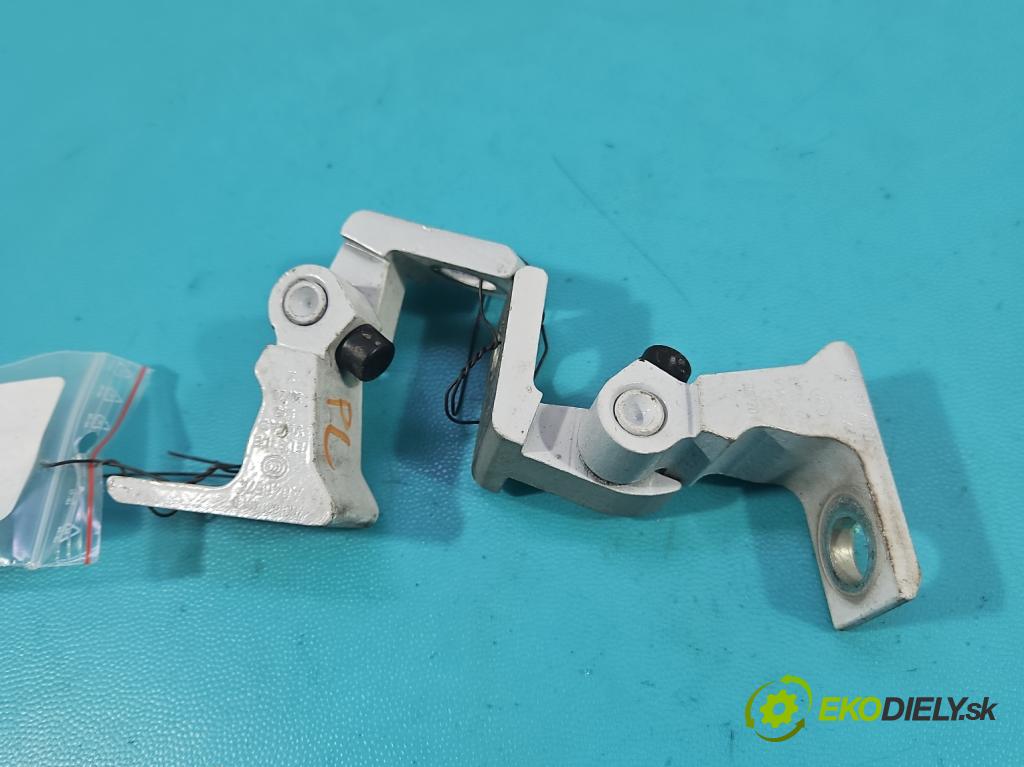 Vw Up 1.0 MPI 60 hp manual 44 kW 999 cm3 3- Závěs: dveře přední levý 7N0831401D