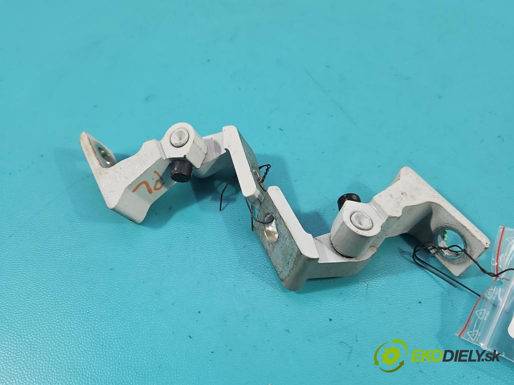 Vw Up 1.0 MPI 60 hp manual 44 kW 999 cm3 3- Závěs: dveře přední levý 7N0831401D