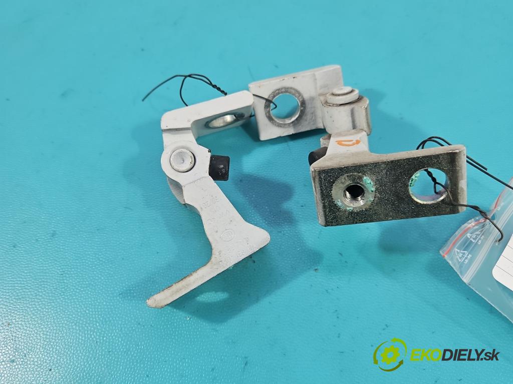 Vw Up 1.0 MPI 60 hp manual 44 kW 999 cm3 3- Závěs: dveře přední levý 7N0831401D